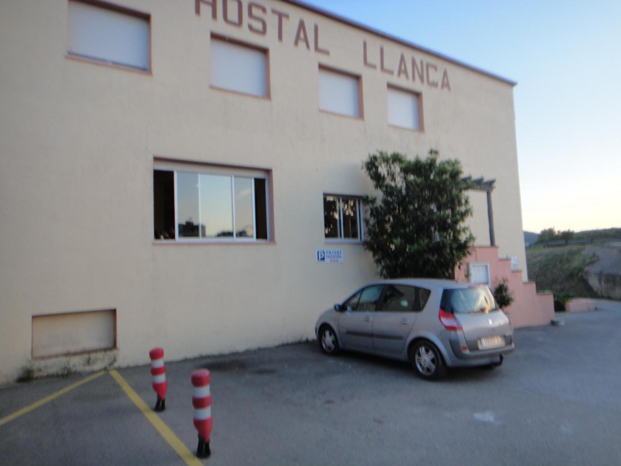 Pensió Restaurant Llança Hotel Exterior foto