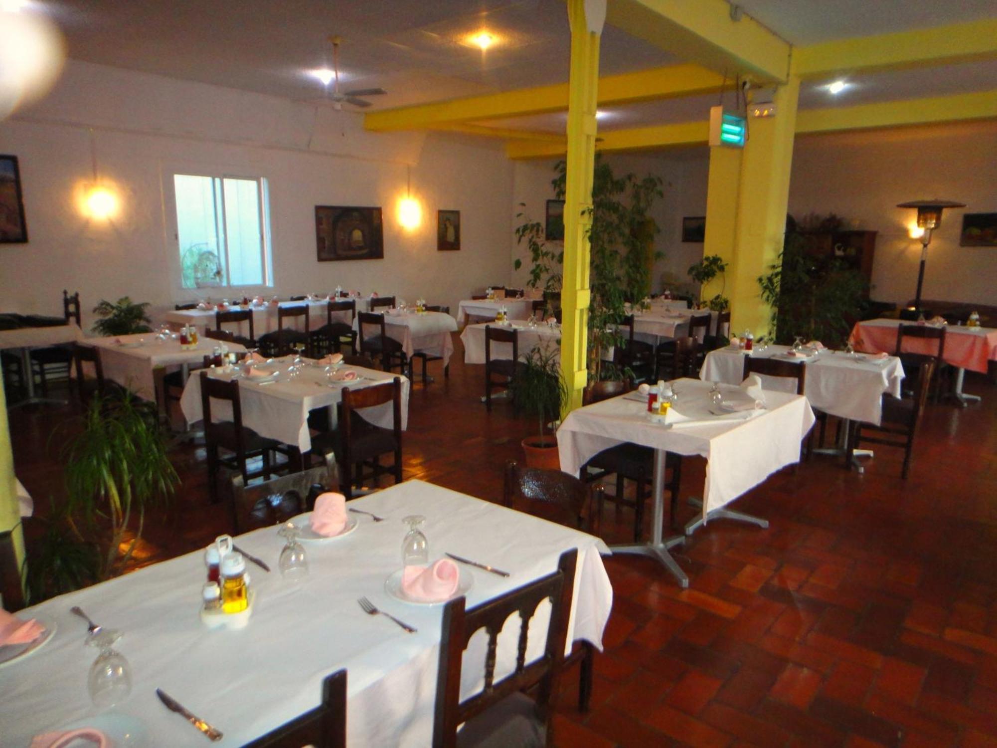 Pensió Restaurant Llança Hotel Exterior foto