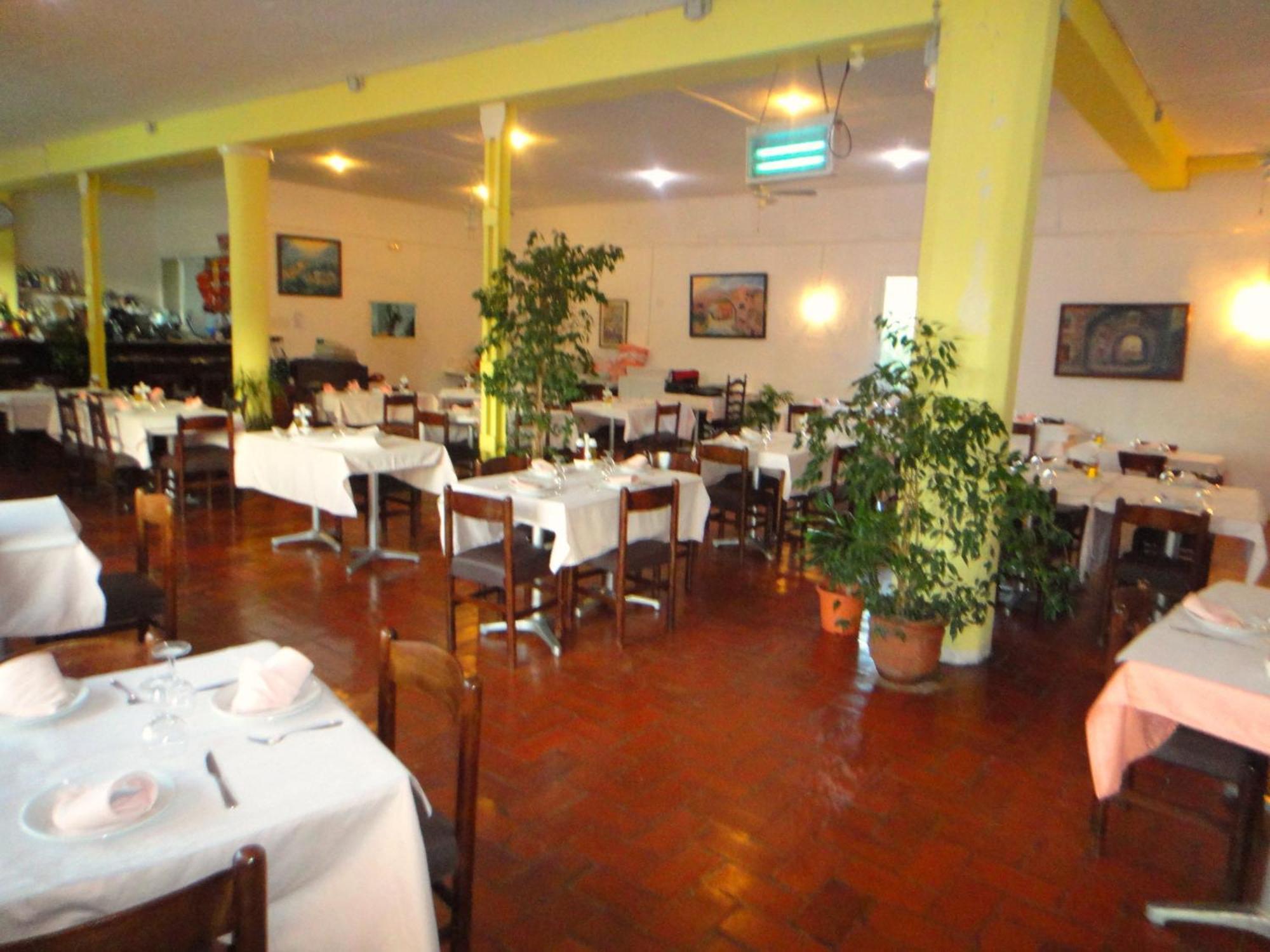 Pensió Restaurant Llança Hotel Exterior foto